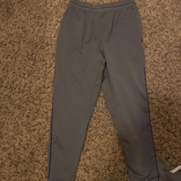Boys under armour grey sz medium - Picture 2 of 2